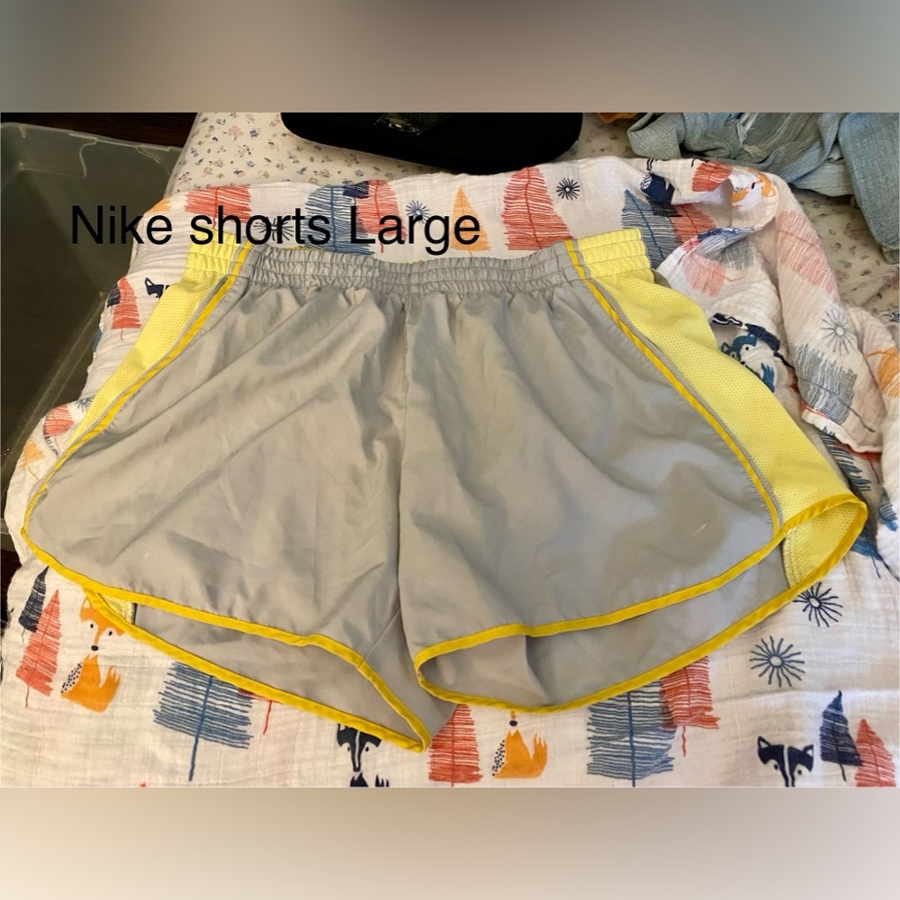 Nike Women’s shorts size large